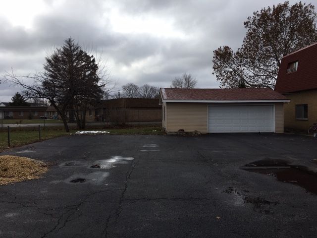 102 E Schoolhouse Rd, Yorkville, IL 60560